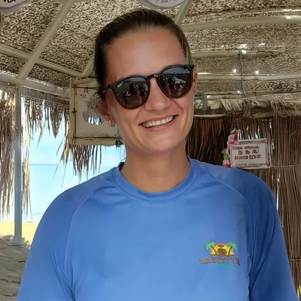 First Mate Izabela — Breezy Tiki Charters crew
